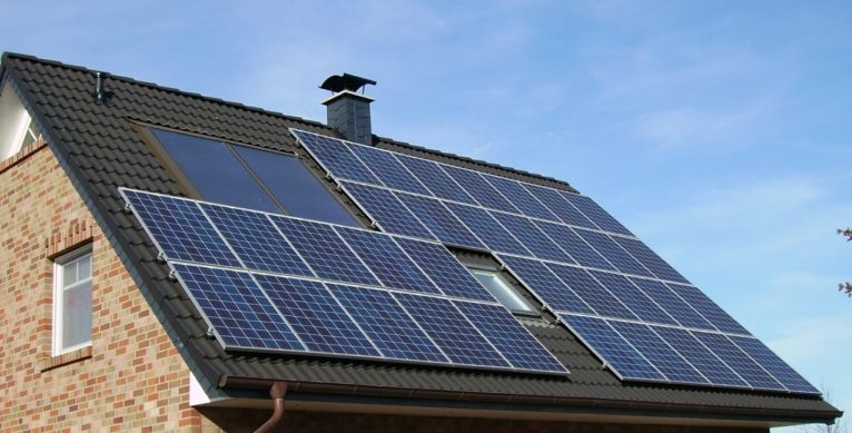 Pros and cons of a solar panel system